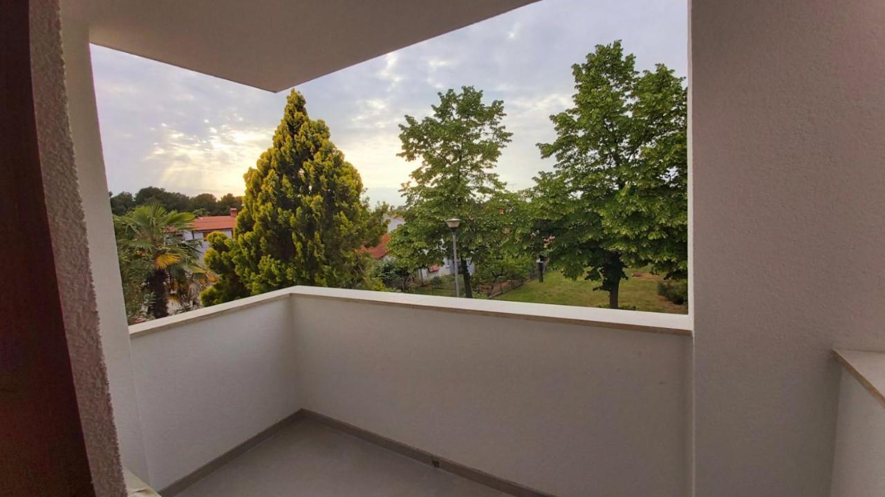 Accomodation Mirjana Rooms Porec Exterior photo